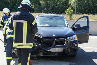 Friolzheim: Auffahrunfall fordert drei beschaedigte Fahrzeuge und drei Verletzte Personen, eine hochschwangere